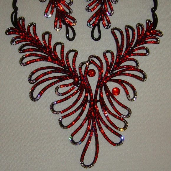 Rhinestone and Black Japanned Necklace and Earring - Picture 6 of 16